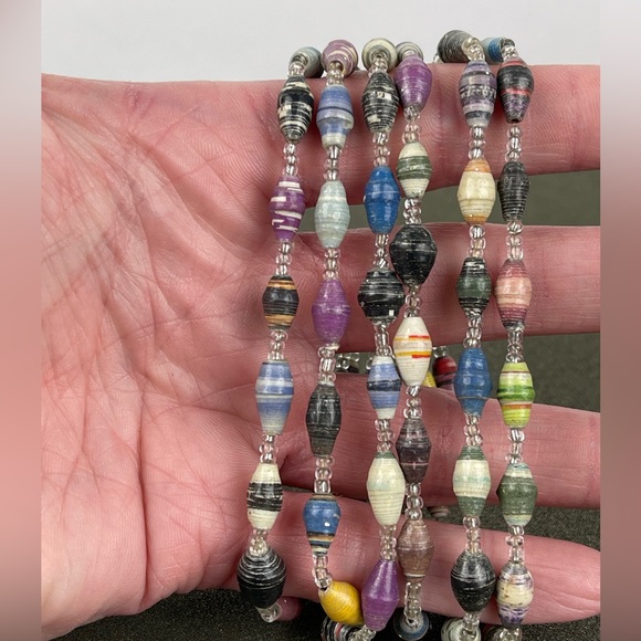 Handmade multicolored paper beaded stretchy bracelet - Picture 2 of 7